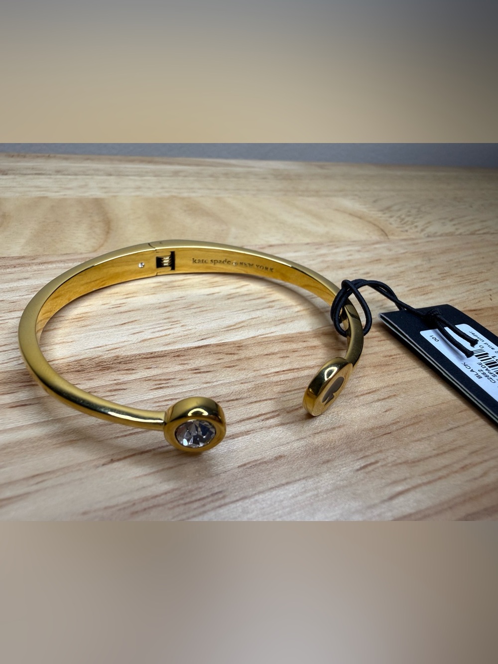 kate spade Spot The Spade Open Hinge Bangle Bracelet NWT $69 - Picture 5 of 6